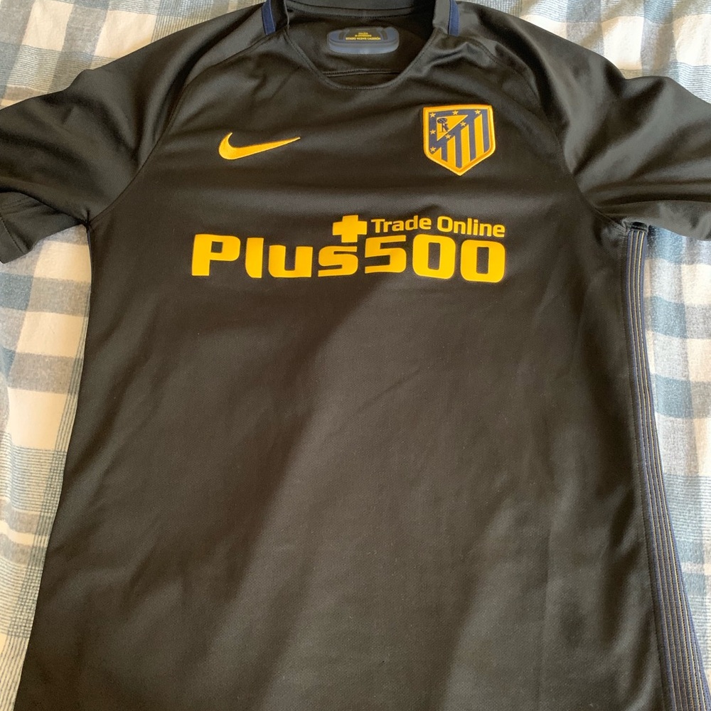 Atletico Madrid jersey - men’s small